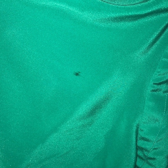 Never worn BEBE cold shoulder keyhole front top - Picture 6 of 7